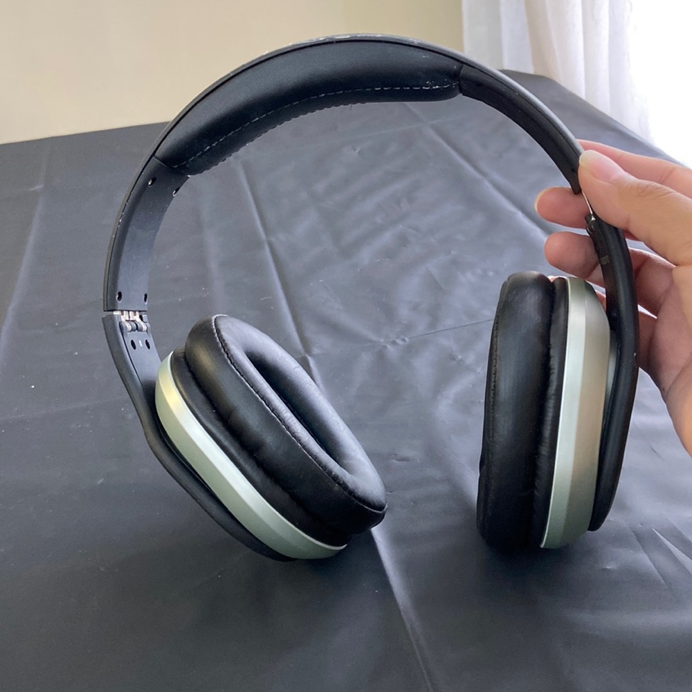 4/$10- Altec Lansing Headphones